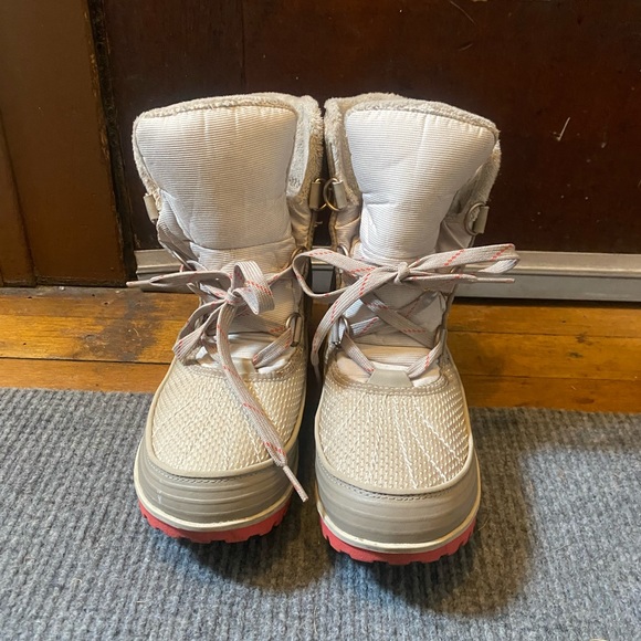 Sorel size 8 snow boots, worn twice - Picture 1 of 8